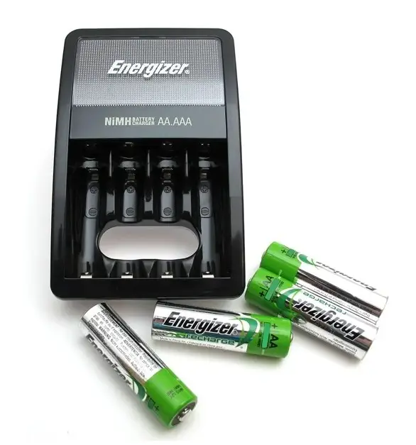 Energizer Maxi Charger + 4 x HR6/AA 2000 mAh