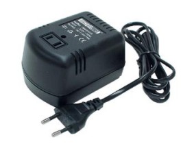 Voltage converter